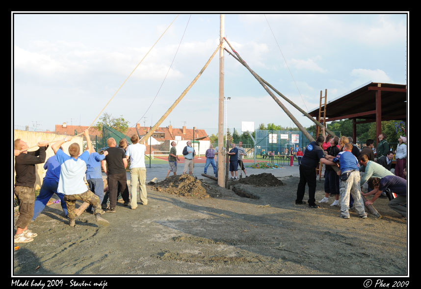 Mlade_hody_09_staveni_maje_348.jpg