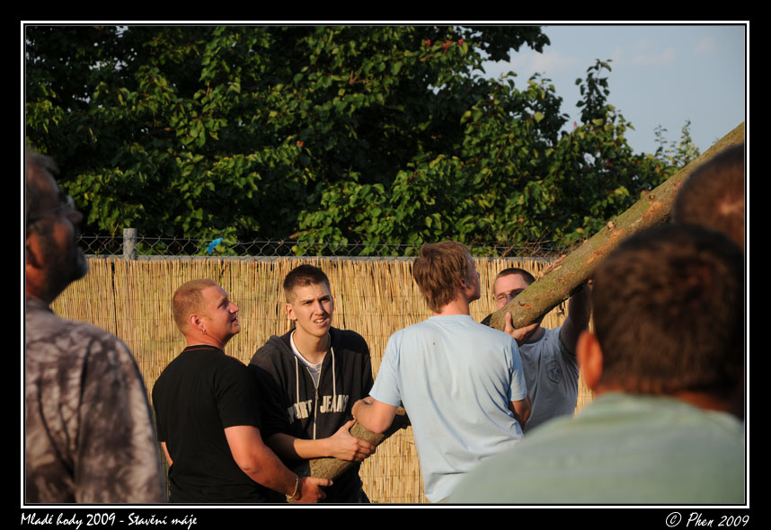 Mlade_hody_09_staveni_maje_355.jpg