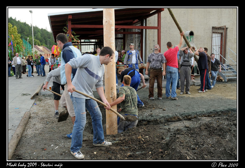 Mlade_hody_09_staveni_maje_365.jpg