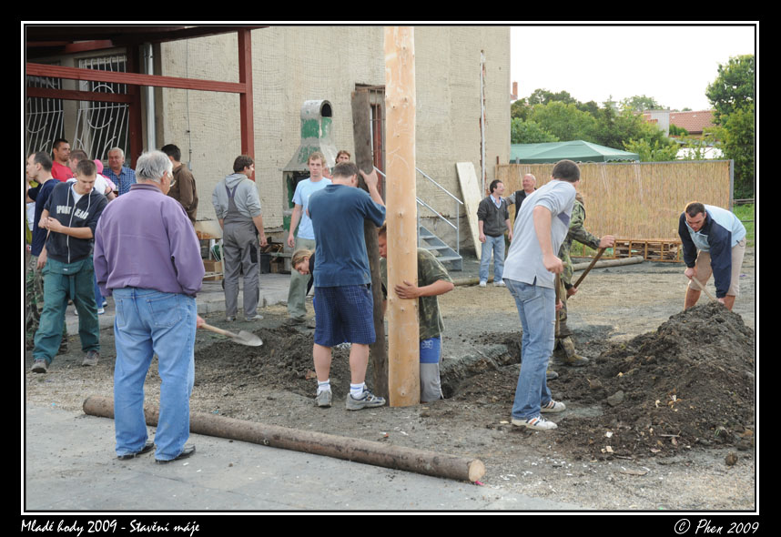 Mlade_hody_09_staveni_maje_371.jpg