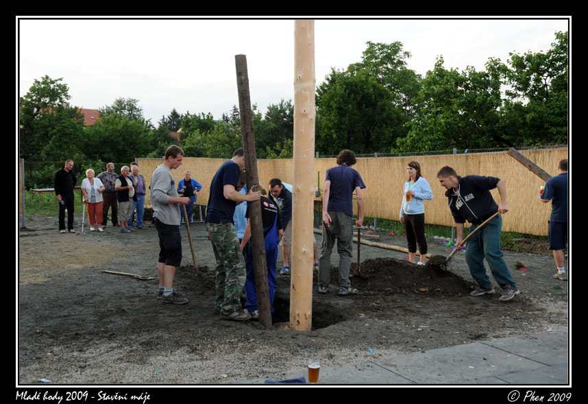Mlade_hody_09_staveni_maje_383.jpg