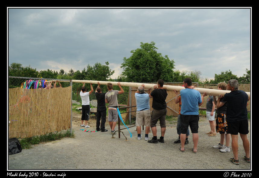 Mlade_hody_10_staveni_maje_019.jpg