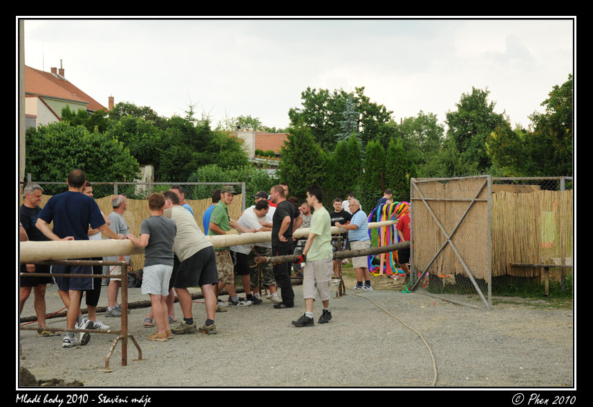 Mlade_hody_10_staveni_maje_031.jpg