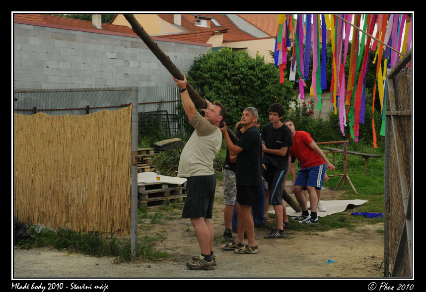 Mlade_hody_10_staveni_maje_043.jpg