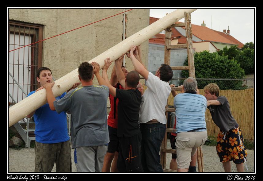 Mlade_hody_10_staveni_maje_049.jpg