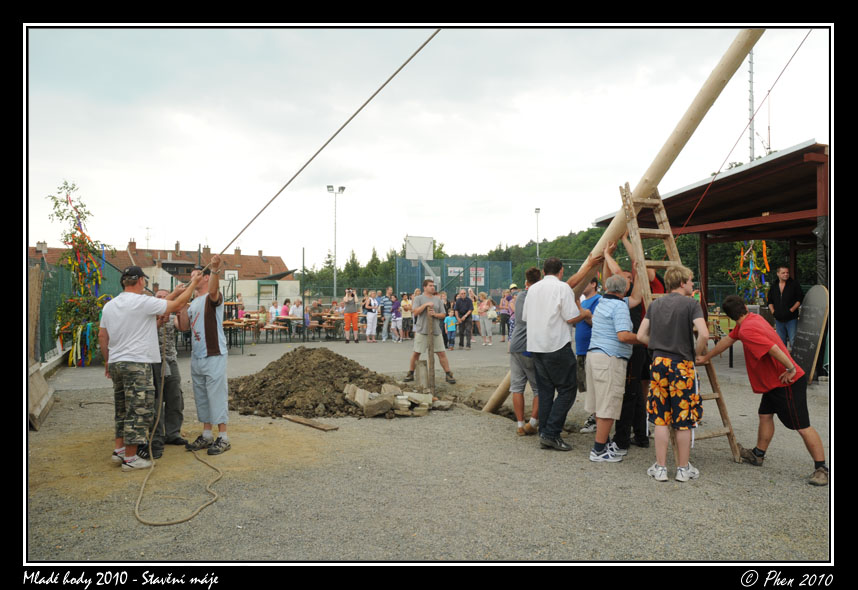 Mlade_hody_10_staveni_maje_052.jpg