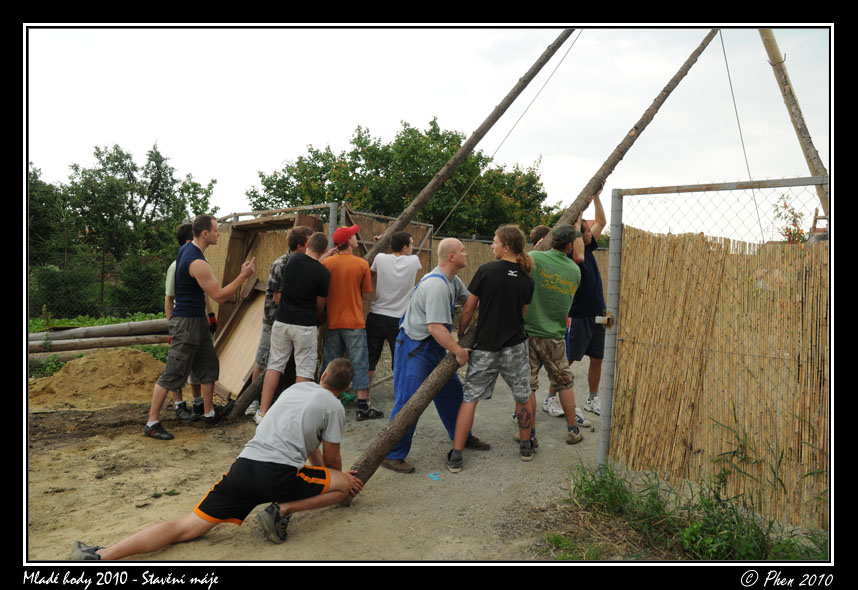 Mlade_hody_10_staveni_maje_058.jpg