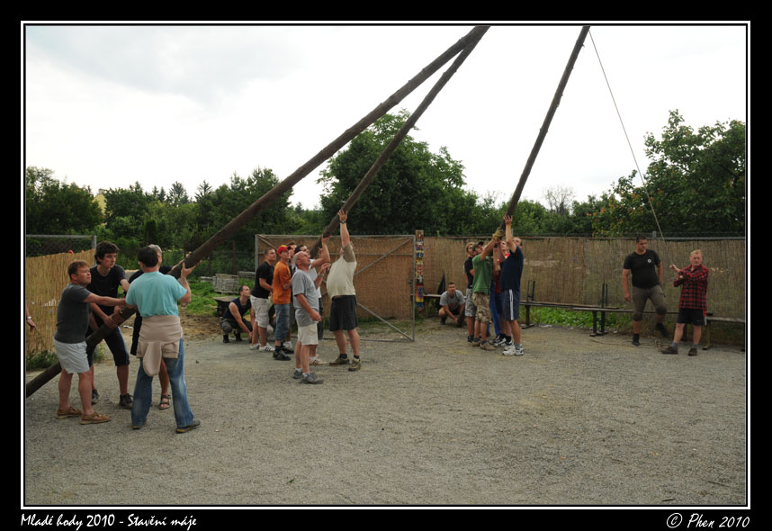 Mlade_hody_10_staveni_maje_061.jpg