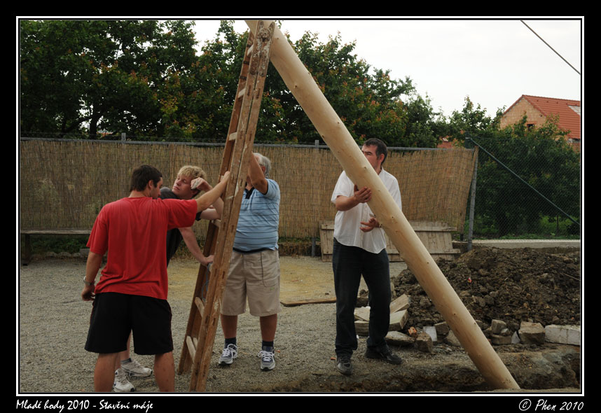 Mlade_hody_10_staveni_maje_062.jpg