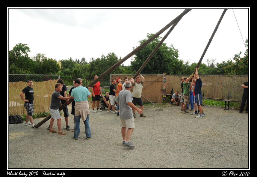 Mlade_hody_10_staveni_maje_063.jpg