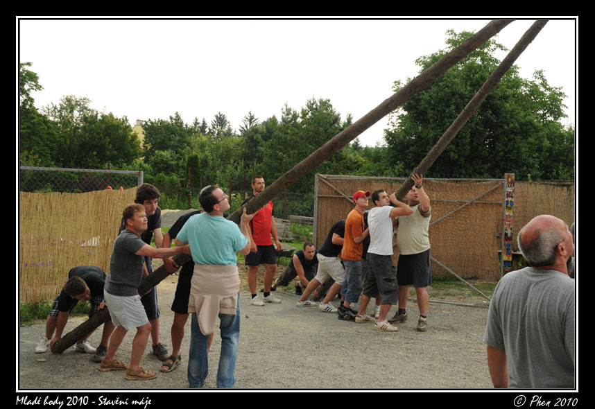 Mlade_hody_10_staveni_maje_064.jpg