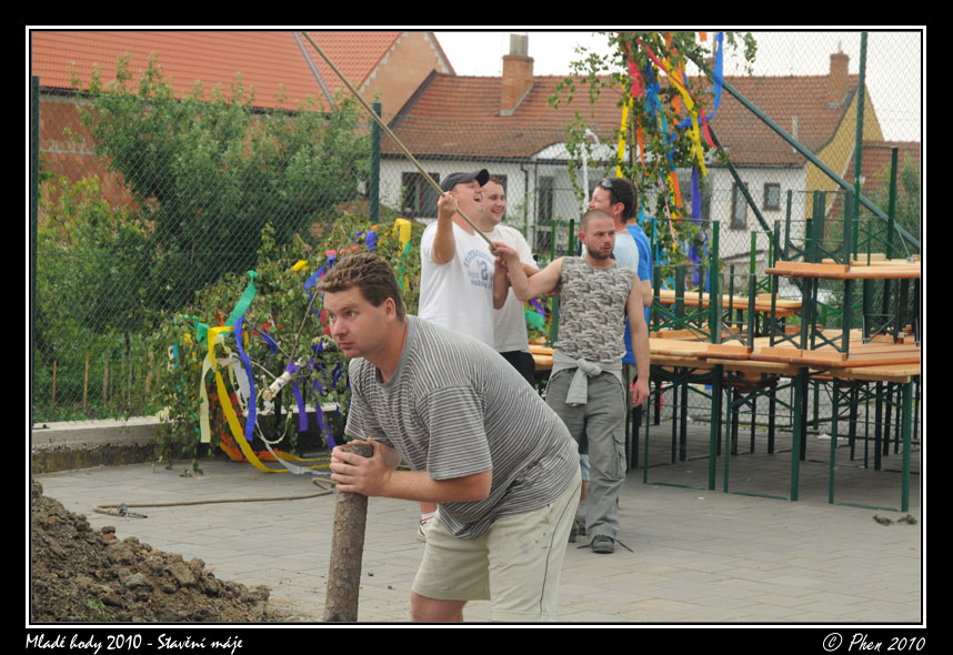 Mlade_hody_10_staveni_maje_067.jpg