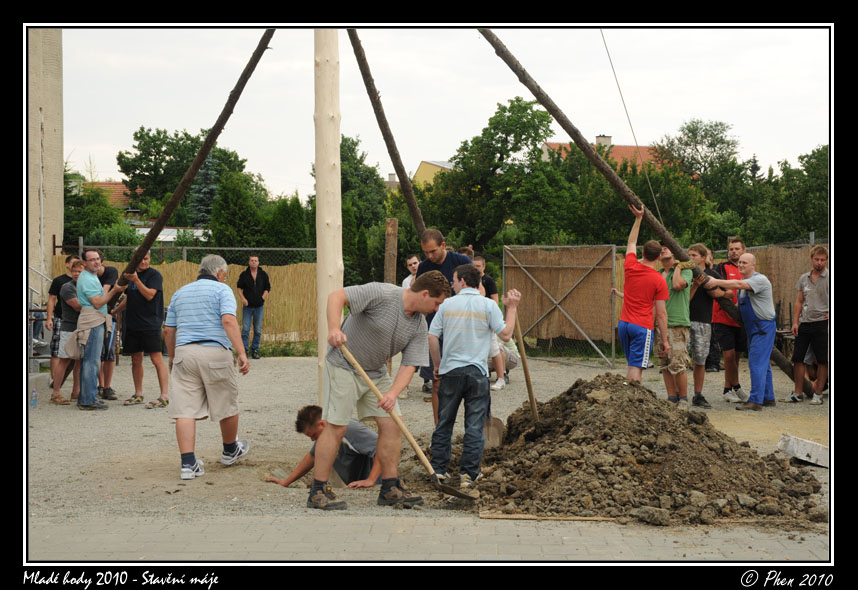 Mlade_hody_10_staveni_maje_078.jpg
