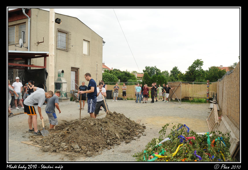 Mlade_hody_10_staveni_maje_088.jpg